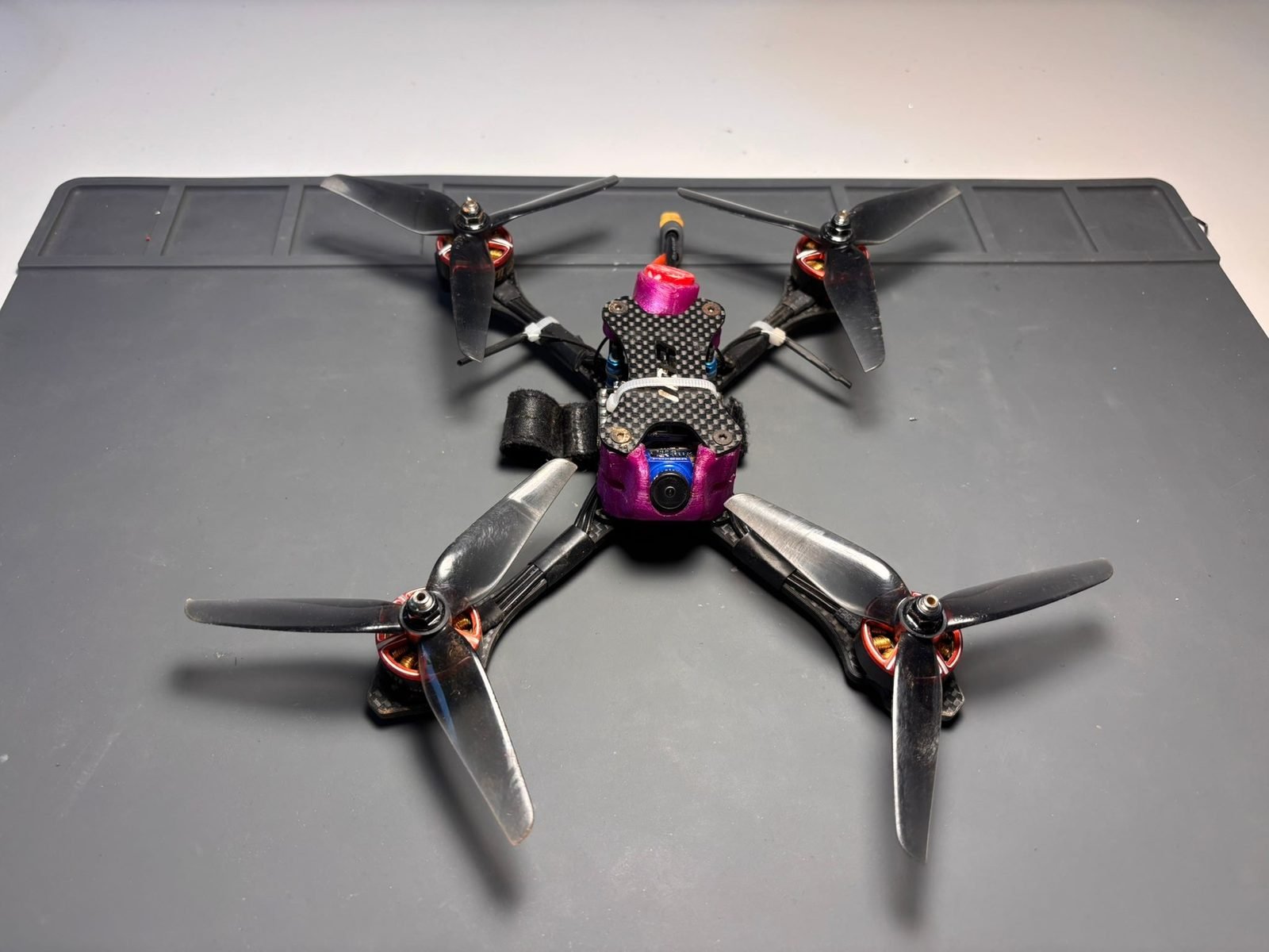 Quedada de vuelo con drones de carreras de 5 pulgadas del UPCT Drone Team